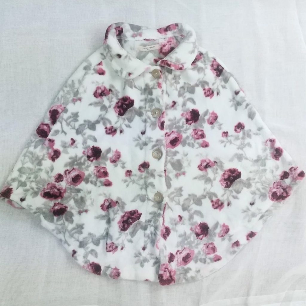 ショートステイに最適！冬の車椅子移動に便利なあたたかいポンチョ3選
ローラアシュレイポンチョ